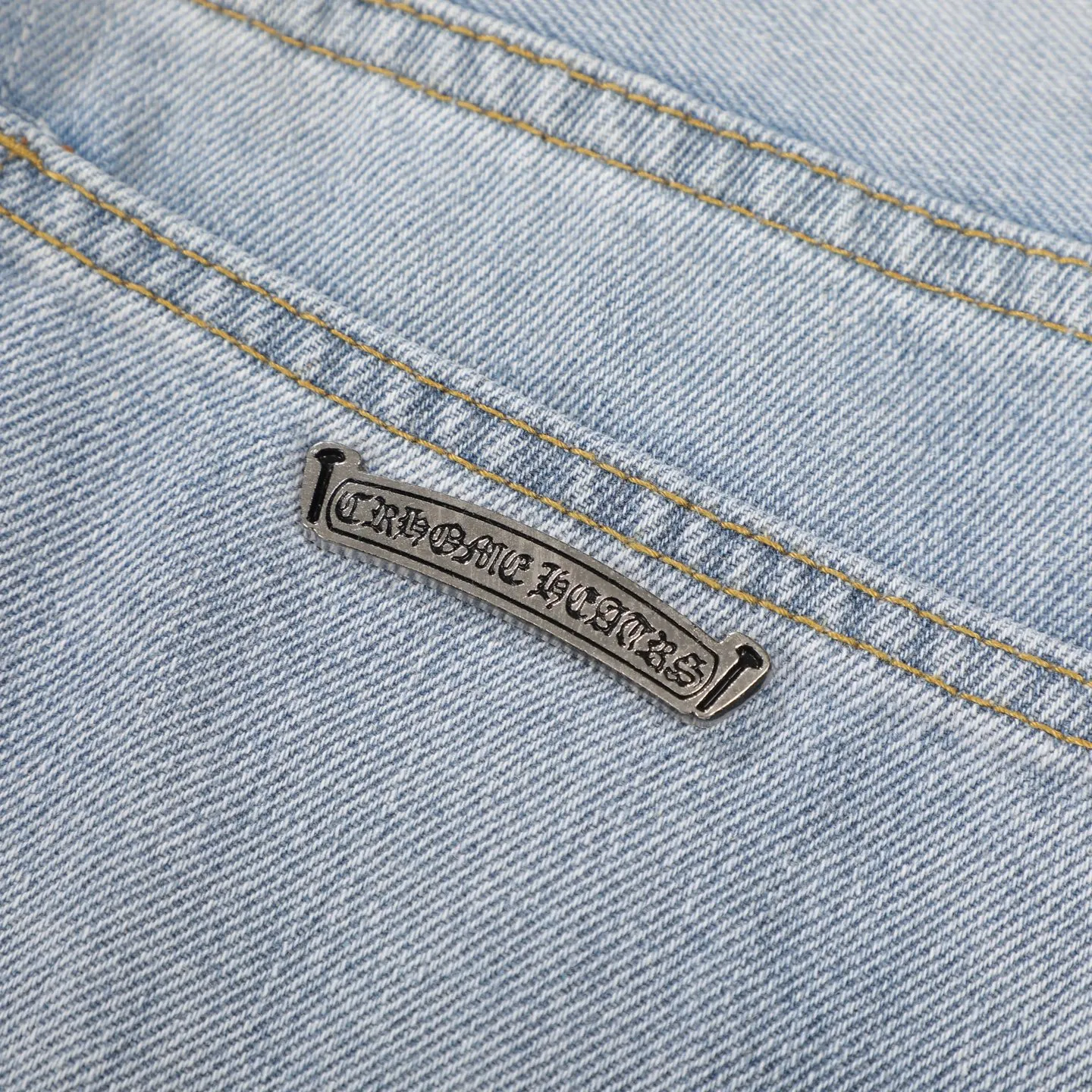 P250 Chrome Hearts | 25TX CH Chrome Hearts joint clown limited edition graffiti crocodile leather jeans. Very rare on the market. The 17 crosses on the entire pair of pants are made of three different materials (crocodile skin, lambskin, horse hair). The materials are all real materials. They are not comparable to ordinary styles. A great item to buy 🔥 Color: light blue Size: 28/30/32/34/36 Waist: 72/77/82/87/92 Sitting: 99/104/109/114/119 Pants length: 100/102/104/106/108